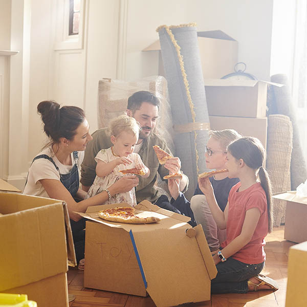 Family move into new home & have pizza for their meal