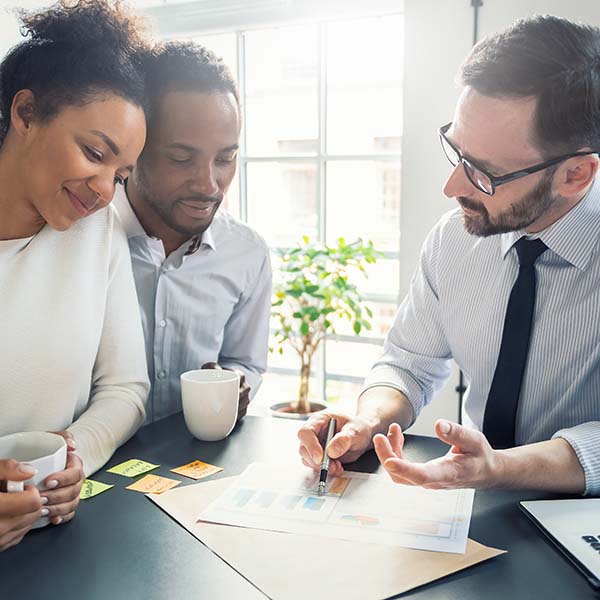 Couple consultations with a lawyer